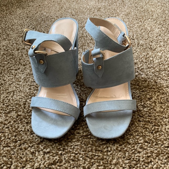 Women’s Heels - Picture 2 of 3